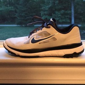 Nike mens Impact FI light golf shoes.